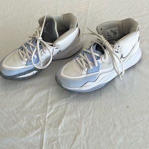 Kids Nike Kyrie Irving worn twice size 6